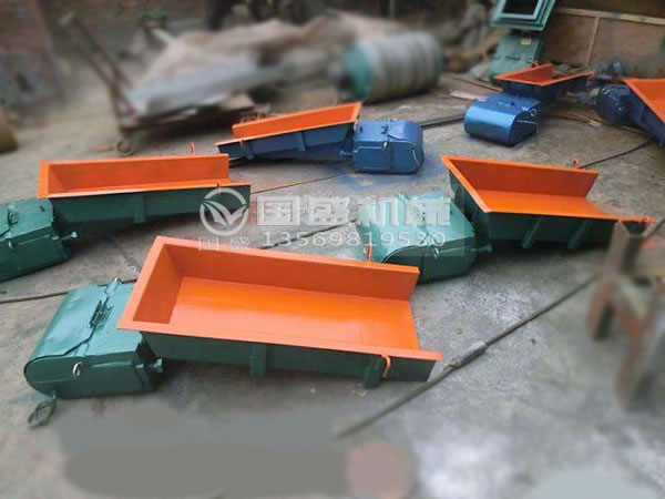 電磁振動(dòng)給料機(jī)的結(jié)構(gòu)圖 電磁振動(dòng)給料機(jī)的結(jié)構(gòu)圖