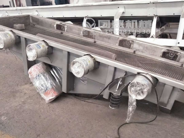 礦山大型沙石振動篩 礦山大型沙石振動篩